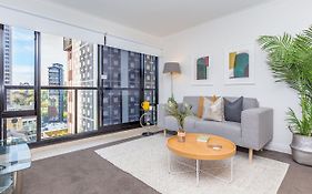 Gorgeous Apartment! Nice Views, Pool And Gym.